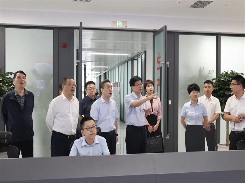 陜煤集團(tuán)審計(jì)部黨支部與公司機(jī)關(guān)經(jīng)營(yíng)黨支部開(kāi)展聯(lián)合主題黨日活動(dòng).jpg
