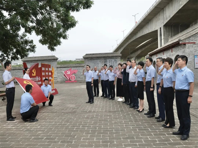陜煤集團(tuán)審計(jì)部黨支部與公司機(jī)關(guān)經(jīng)營(yíng)黨支部開(kāi)展聯(lián)合主題黨日活動(dòng)（3）.jpg